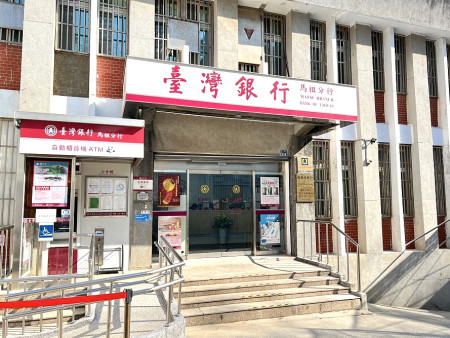 1月20日起到24日開放民眾兌換新鈔,地區部分ATM都已經全面換入新鈔。(圖/文:馮紹夫)