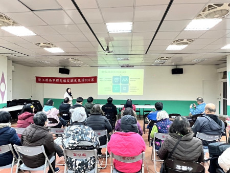 馬祖南竿鄉馬祖段觀光旅館BOT案公聽會17日晚間在介壽活動中心舉行,交旅局與顧問團隊收集民意作為後續規劃參考。(圖/文:馮紹夫)