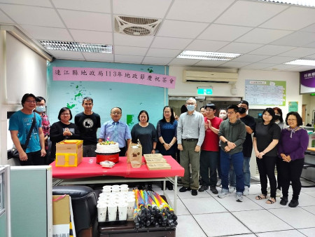 本縣土地總登記新里程,地政局再接再厲於20日將北竿鄉土地總登記案件全數審查完竣。(圖:連江縣地政局)
