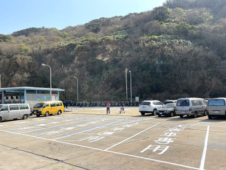 　白沙南碼頭完成禁止臨停黃網線以及大型遊覽車專用停車格劃設。（圖／文：陳鵬雄）