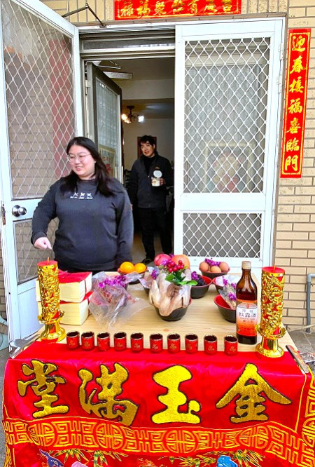 　迎接春節新歲到來，東引家戶也忙著「分年」，正心誠意感謝天公、神明的庇佑。（圖／文：陳其敏