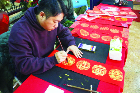 莒光守備大隊春節揮毫活動傳遞祝福。