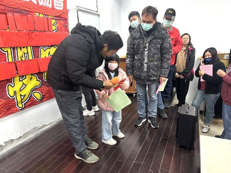 東莒社區發展協會2025年大年初一賓果活動現場,相當熱鬧。(圖/文:蔡夢玲)