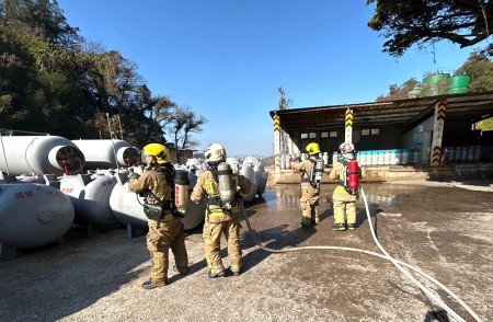 春節消防勤務圓滿落幕,連假期間處理一起山林火災及兩起緊急救護案件,另同步加強演練及煙火施放宣導,全力守護鄉親安全。(圖:連江縣消防局)