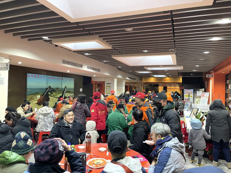 　114年閩東節慶馬祖擺暝文化祭9日北竿點燈，各界食福共享平安宴。（圖／文：陳鵬雄）
