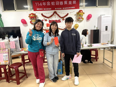 西莒傳統技藝協會辦理「金蛇迎春賓果活動」，現場嗨翻天。（圖／文：宋幸儒）