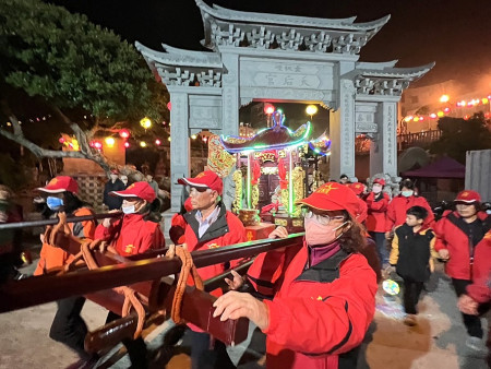 祥龍獻瑞千境安 鼓樂喧天萬戶春。(圖與文:曹重偉、馮紹夫)