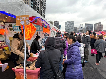 2025台灣燈會在桃園展出,連江縣交旅局攤位大受歡迎,還有藍眼淚燈展吸引大批賞燈民眾。(圖:交旅局)