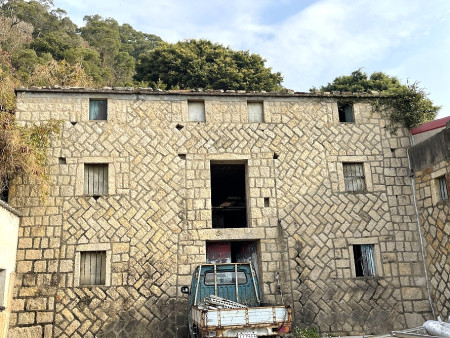 　午沙聚落現存一間北竿唯二的三層型式閩東建築。（圖／文：陳鵬雄）