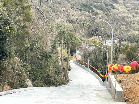 　芹壁五家村往龍角峰廟道路完成拓寬，可容納兩部小車順利會車。（圖／文：陳鵬雄）