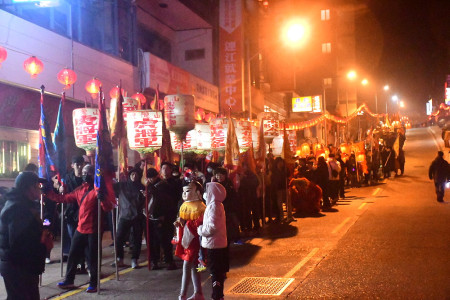 神轎巡安護兩境　燈火輝煌慶元宵。（圖與文：曹重偉）