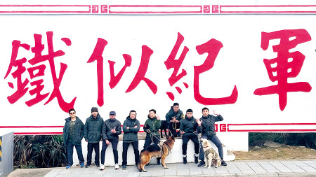 莒光精神牌坊合影紀念。