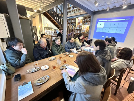 國發會國土區域離島發展處處長黃文彥來馬進行產業與文化創生考察,並安排會見在地青年,一起討論產業未來。(圖:縣府行政處)