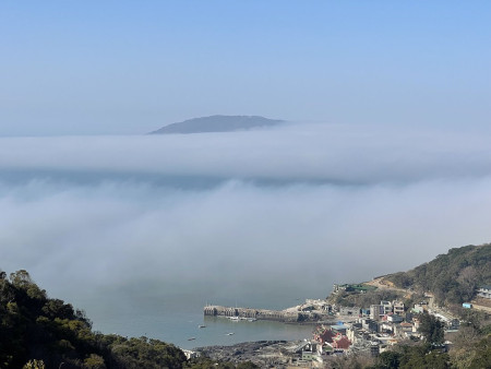 平流霧來亂。（圖與文：陳鵬雄）