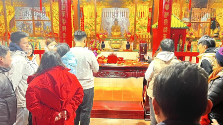 心誠則靈　北竿芹壁龍角峰祈夢。（圖與文：陳鵬雄、文化處）