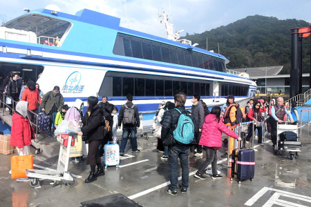 　228連假馬祖鄉親福州行，首日受濃霧影響停航，1日仍有不少鄉親「再衝」，體驗緊湊且充實的旅遊行程，昨天下午順利返馬。（圖／文：曹重偉）