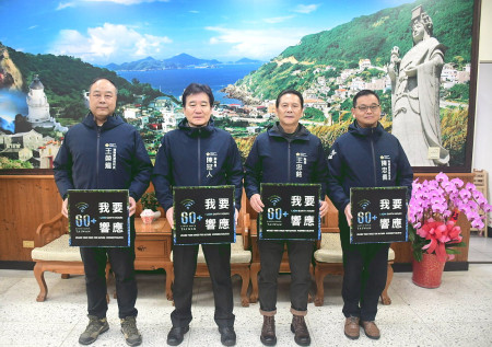 　縣府響應「2025 Earth Hour Taiwan」，縣長王忠銘、副縣長陳冠人、環資局長陳忠義等一同拍攝「關燈一小時，關燈愛地球」宣傳影片。（圖／文：曹重偉）