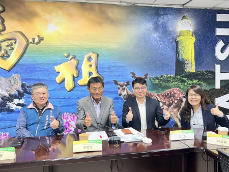 　行政院推出「中小微企業多元振興發展計畫」，新創署長李冠志7日率團隊來馬祖舉辦說明會，鼓勵地區業者踴躍申請，強化企業體質。（圖／文：馮紹夫）