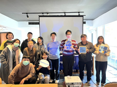 全球線上訂房領導品牌Booking.com昨(11)日在馬祖舉辦交流分享會,分析馬祖旅宿市場資料並指導業者行銷推廣,加強馬祖觀光曝光。(圖/文:馮紹夫)