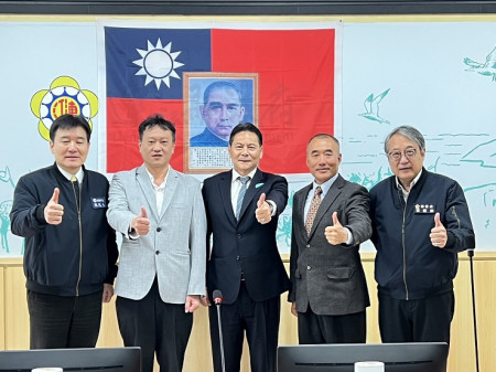 連江縣交通旅遊局局長交接,北竿港務站主任陳如嵐接任局長,原代理局長劉性謙解除代理職務回任參議本職。(圖/文:馮紹夫)