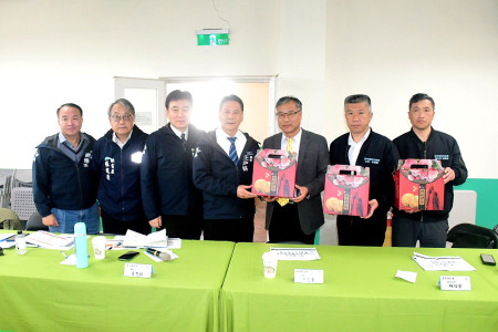 　縣府18日召開南竿鄉政座談會暨主管月報，縣長王忠銘率縣府團隊參加，鄉長林志東、主席林紹馨、鄉代、村長公所團隊列席。（圖／文：曹重偉）