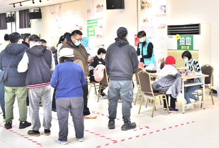 　114年度社區整合式健檢，抵達最後一站-東引鄉，第一天計有183位民眾掛號受檢，秩序良好。（圖／文：陳其敏）