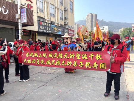 西莒陳元帥赴原鄉隆重慶壽,20日鶴上鎮聖誕壽慶大典,立委陳雪生、議長張永江、副縣長陳冠人、鄉長陳樂禮、主委陳貽斌等到場參加。(圖:宋幸儒)