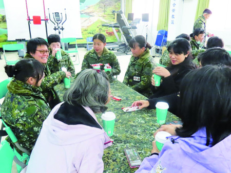 　感恩茶會活動氣氛溫馨融洽。