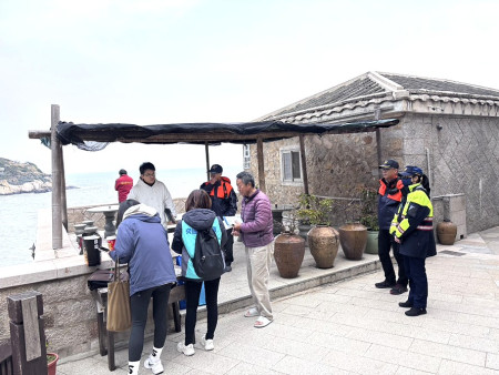 清明連假來臨,交旅局聯合各單位北竿執行旅宿稽查,確保遊客安全及住宿品質。(圖:交旅局)