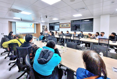 　東引鄉聯合辦公大樓地下停車場辦理公開抽籤作業，順利產生28名幸運中籤者。（圖︰東引鄉公所）
