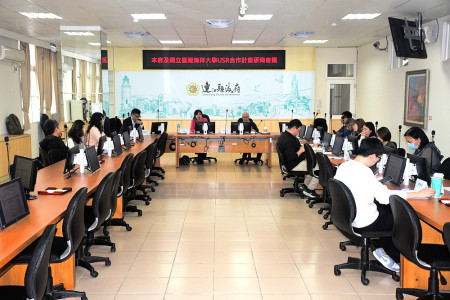 　縣府27日與海洋大學USR團隊舉行合作計畫研商會議，針對英語教育、永續發展、藝術與產業合作、醫療照護等議題進行討論。（圖／文：曹重偉）