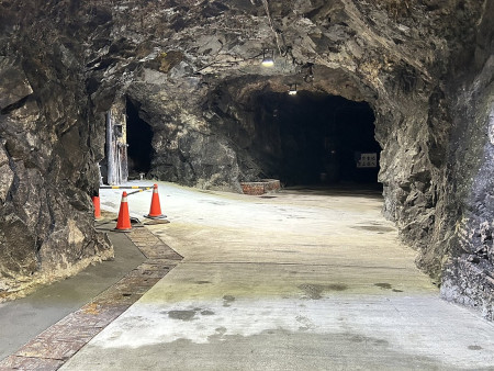 馬祖知名景點「八八坑道」因邊坡坍塌及內部地坪損壞,經過一個多月的修繕,4月1日正式對外開放。(圖/文:曹重偉)