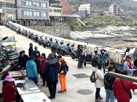 　清明連假第二天，大坵迎來超過5百遊客登島尋鹿。（圖／文：陳鵬雄）
