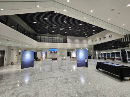 劉立羣回顧展暨紀念音樂會今梅石登場,下午2時回顧展提前開放,晚間7時音樂饗宴,誠摯邀請鄉親們一同前來參加。(圖:本報採訪部)