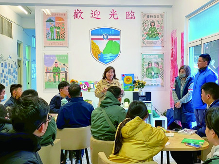 志工媽媽期勉官兵尋求支持。