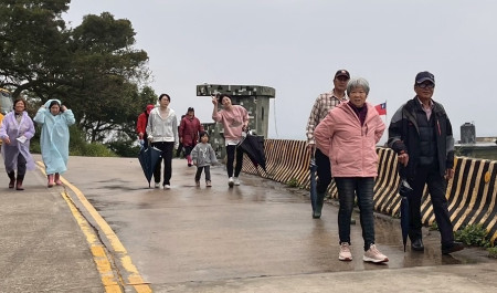 　連江縣婦女會西莒分會辦理「性別無歧視．職場好友善」勞動權益巡迴宣導親子健行活動。（圖／文：宋幸儒）