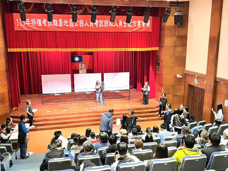 　113年離島特考15日辦理職缺分發；縣長王忠銘勉勵新進同仁以正向積極態度任事。（圖／文：馮紹夫）