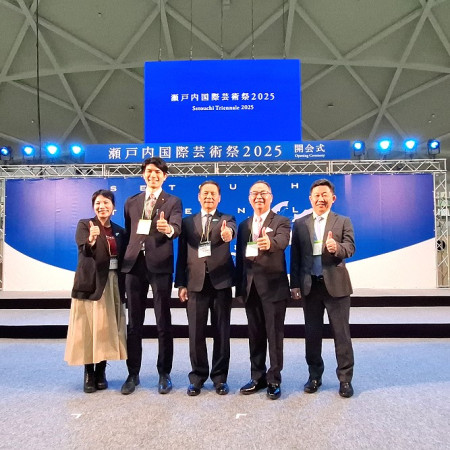 縣長王忠銘受邀參加2025瀨戶內國際藝術祭開幕,並邀請世界友人前來馬祖欣賞馬祖國際藝術島。(圖:縣府)
