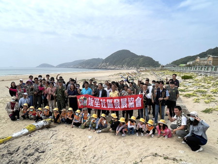 　馬管處與坂里社協共同舉辦月見草復育以及淨灘活動。（圖／文：陳鵬雄）