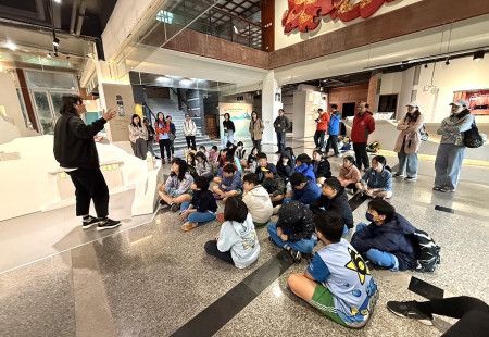 台北市幸安國小學子抵馬與中正國中小進行交流,並參觀民俗文物館,認識馬祖歷史人文及環境生態。(圖/文:王致潔)
