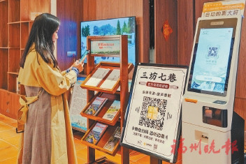 遊客掃碼體驗「金牌解說」。