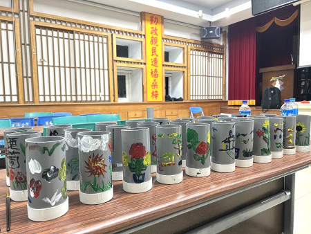 環資局表示,守護環境從小地方做起,希望透過活動能給予鄉親正確的環保觀念,培養不亂丟垃圾與菸蒂的良好習慣。(圖/文:宋幸儒)