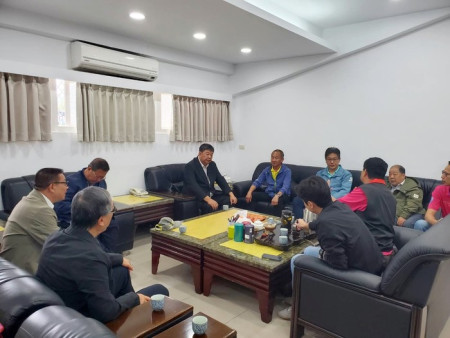 立法委員陳雪生4日前往北竿與民意代表座談,對北竿各項建設進行討論。(圖:陳雪生辦公室)