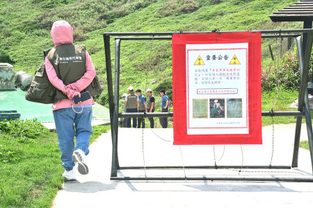 　東引鄉民代表會第12屆第5次定期大會第二天鄉政考察，所會走訪東、西引島，瞭解民情及景區維護管理情況。（圖／文：陳其敏）