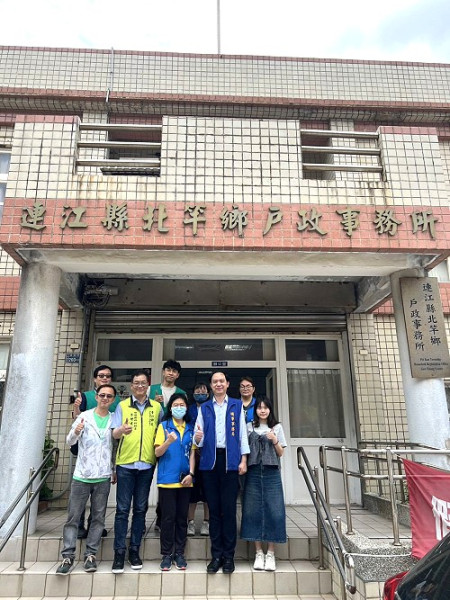 外交部行動領務上半年服務圓滿結束,南北竿兩天共受理127件護照申請。(圖:民社處)