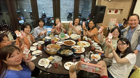 莒光鄉母親節表揚餐會,西莒模範母親張淑如接受表揚。(圖/文:宋幸儒)