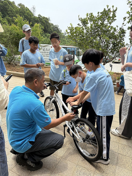 東莒國小與附幼全體師生與家長9日前往南竿展開一日限定的春季郊遊暨母親節活動。(圖/文:蔡夢玲)