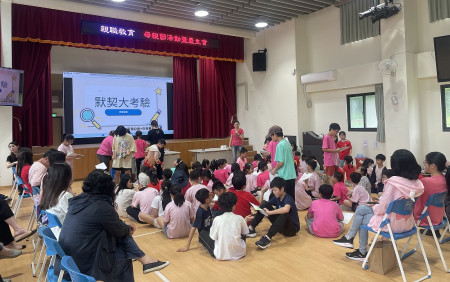 　仁愛國小舉辦「母親節活動暨慶生會」，邀請家長與孩子一同歡慶佳節，活動氣氛溫馨熱鬧。（圖／文：江奉軒）