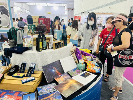 高雄旅展9日盛大開幕,連江縣各單位動員推廣觀光,目前端午訂房率已將近6成。(圖:交旅局)