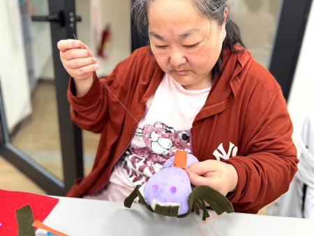 家長透過課程了解並調節自身情緒,進而優化親子互動。(圖:馬祖家扶中心)